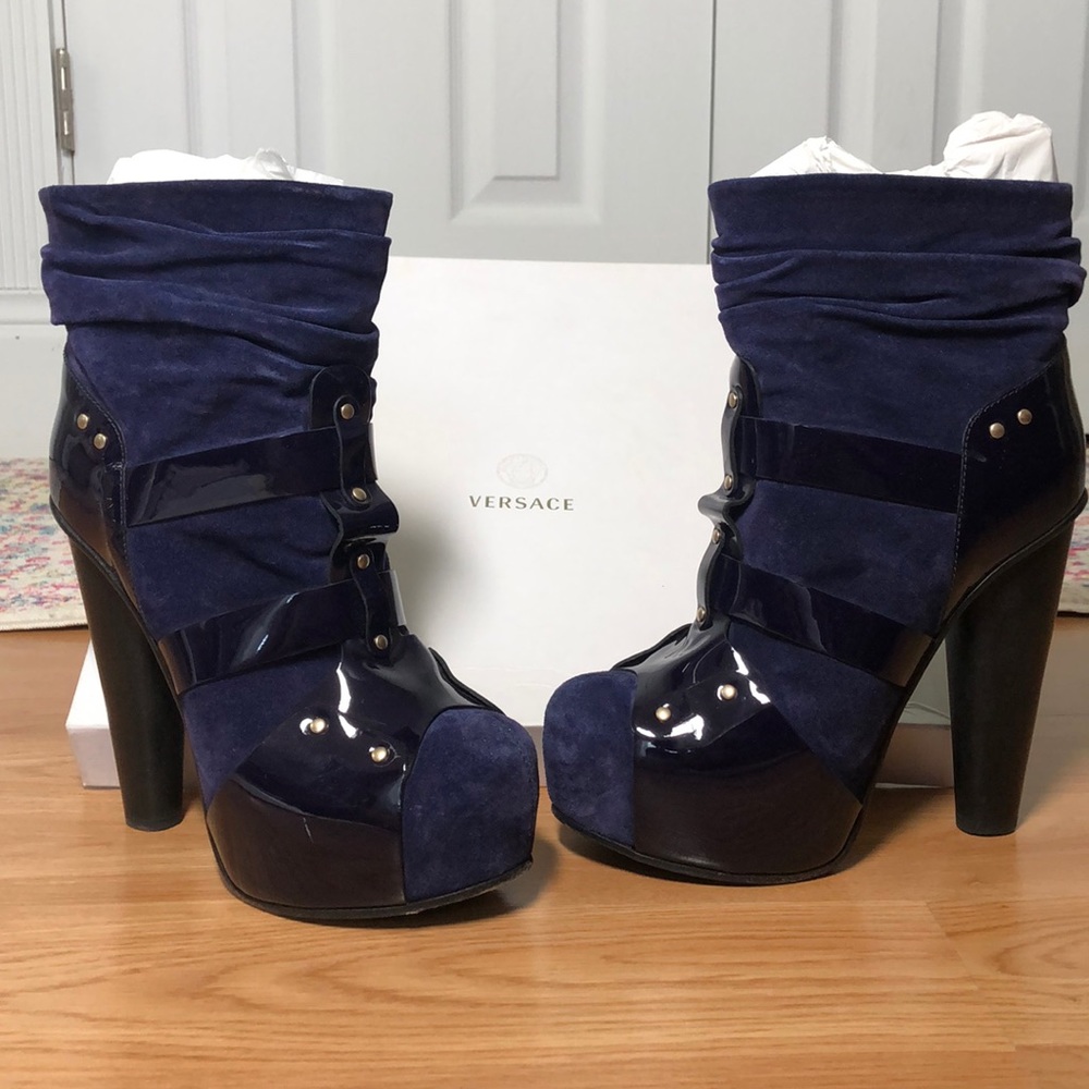 VERSACE Heeled boots!